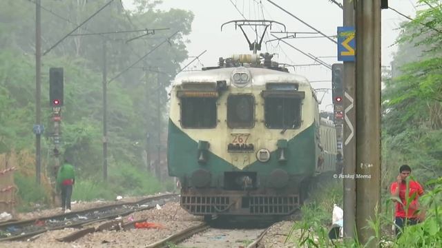 Don't Blame Railway for Accident | Crazy Man just Missed Hit by Train. смотреть онлайн