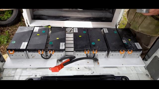 Установка дополнительной батареи в Миникаб Миев.