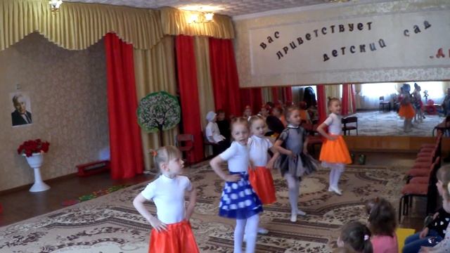 ТАНЕЦ "Я МАМЕ СВОЕЙ ВСЕГДА ПОМОГАЮ". смотреть онлайн