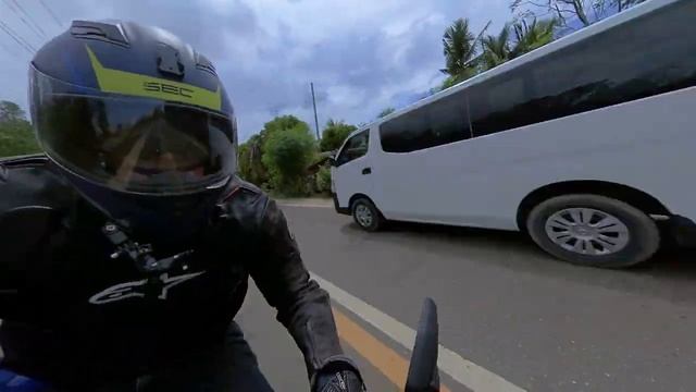 GSX-S150 vs DUKE 200 10km guage run with bonus warm up run смотреть онлайн