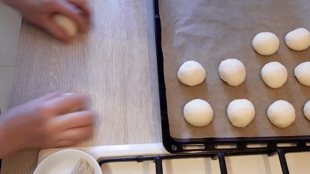 Чесночные Булочки. Булочки с Чесноком в Духовке (2020) смотреть онлайн