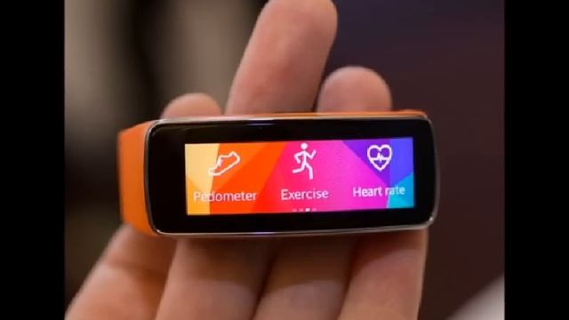 Galaxy Gear 2 smartwatch and Neo Gear Fit fitness band displayed at the Mobile World Congress 2014 смотреть онлайн