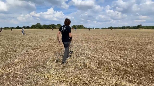 Sensational Roman Buried Treasure Found Metal Detecting In England! смотреть онлайн