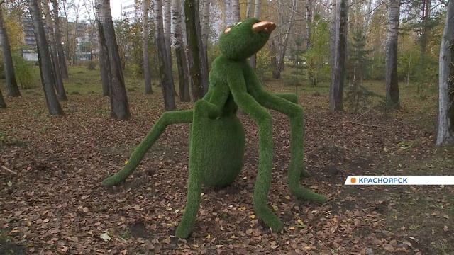 В парке Октябрьского района Красноярска поставили фигуры гигантских муравьев смотреть онлайн