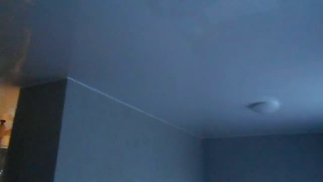 Белый глянцевый натяжной потолок для студии. смотреть онлайн