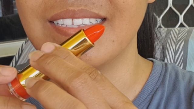 OXX BLOOM SATIN LIPSTICK смотреть онлайн