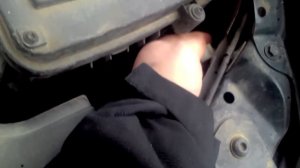 Замена лампы в передней фаре Шкода Октавия