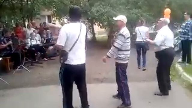 пляска алкашей в карпинске на день города смотреть онлайн