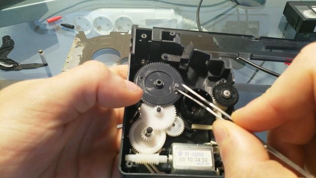 panasonic cassette (VHS, SVHS) adaptor VW-TCA7E repair/riparazione ENG-SUBS смотреть онлайн
