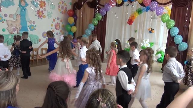 Танец "Выпускной вальс". Видео Юлии Буговой. смотреть онлайн