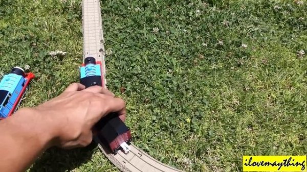 Thomas & Friends: Unboxing the NEW Re-designed Thomas Trackmaster