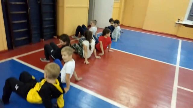 Упражнение "Крабики" для детей младшего школьного возраста смотреть онлайн