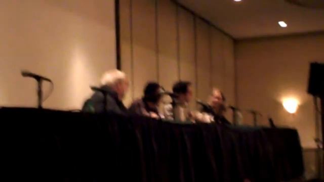 WALKING DEAD REUNION Q&A STEVEN YEUN, LAURIE HOLDEN,JON BERNTHAL Part 4.AVI смотреть онлайн