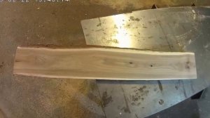 Tree species.Порода дерева которую редко используют в деревообработке вяз и его кап.