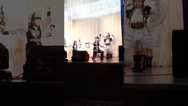 Казахский танец . Группа антре smail. смотреть онлайн