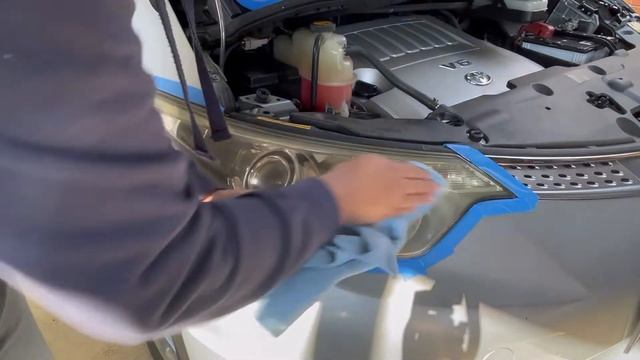 Using Meguiar's PlastX to buff my JDM Toyota Estima headlights and parking assistance cameras. смотреть онлайн