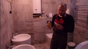 Кто-то просверлил бачок инсталяции...Как заклеить не разрушив короб. Ловите лайфхак!