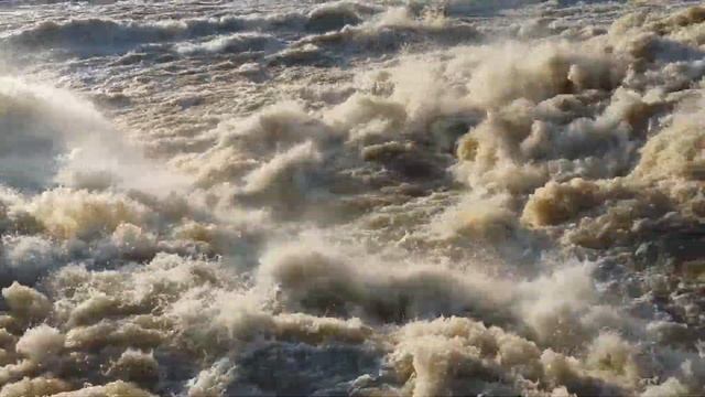 Сброс воды с водохранилища Нугуш 04.05.2014 смотреть онлайн