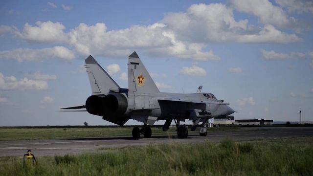 МиГ 31Б перед вылетом смотреть онлайн