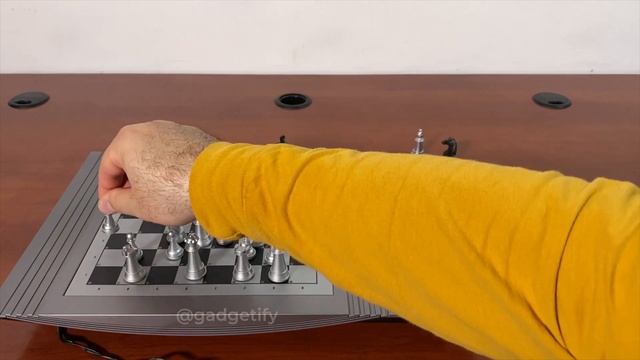 Saitek Chess Academy Computer with Voice Coach -- Gadgetify смотреть онлайн