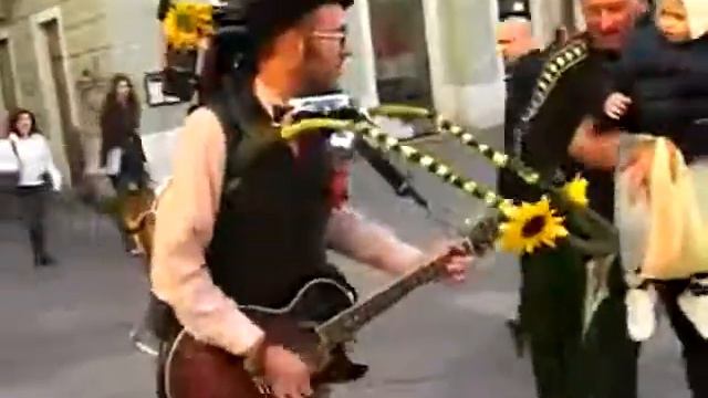 Уличный музыкант СУПЕР СМОТРЕТЬ ВСЕМ смотреть онлайн