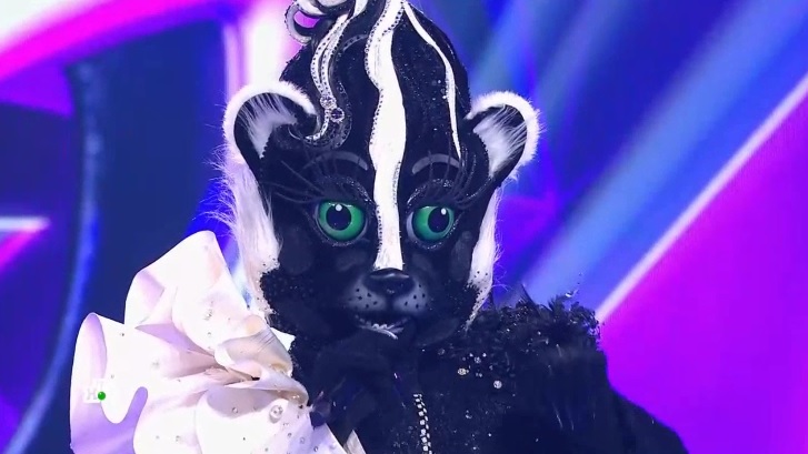 МАСКА 4 сезон /02.04.2023/ 8 выпуск - Кто в маске Скунса? смотреть онлайн