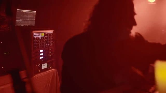 SCHILLER: LIVE IN DÜSSELDORF // With Thorsten Quaeschning (Tangerine Dream)