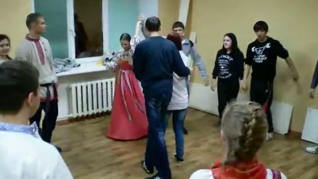 Дворянский клуб. Тюмень. Плясы в коридоре)) смотреть онлайн