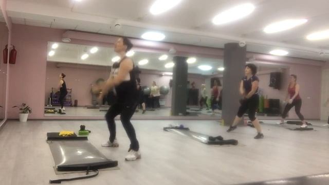 Разминка. Аэробика. Базовый курс «Инструктор групповых программ» SuperFitness