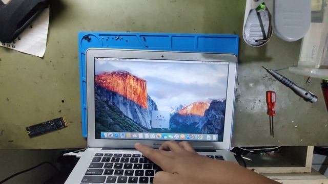 Macbook Air 13 inch A1466 Pergantian LCD смотреть онлайн