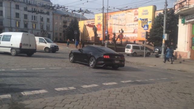 Мустанг просКакав по Центральній площі м.Чернівці 16.03.2017. DiamonD PROduction смотреть онлайн