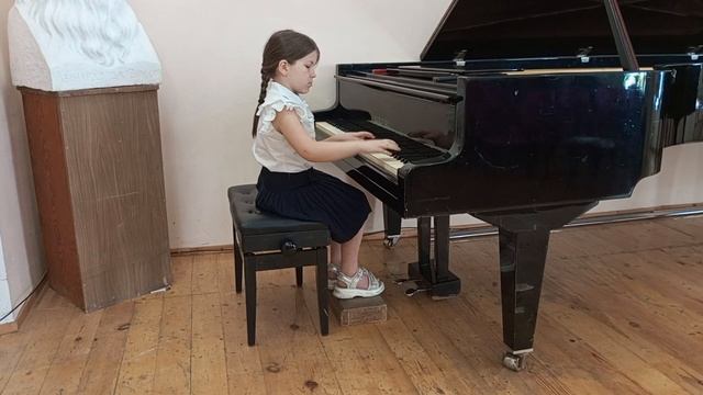 Мельникова Полина 8 лет, 2 класс, С. Майкапар "Полька" смотреть онлайн