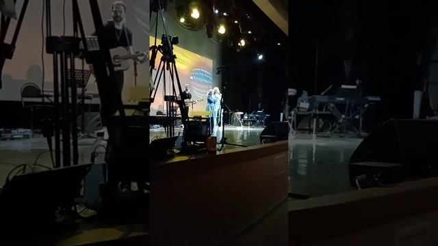 @Александр Бардин с супругой Наташей,поют дуэтом.??? смотреть онлайн