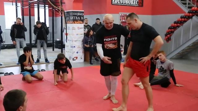 Мастер-класс Сергея Игнатьева в центре «Единоборец 12» смотреть онлайн