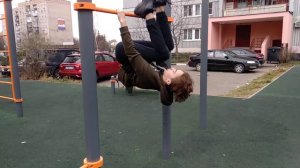 Как школьнику научиться топорик на турнике / как топорик на 180 на турнике