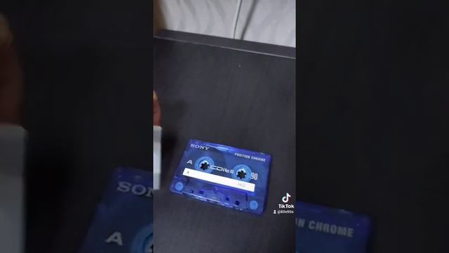 Удивительная аудиокассета SONY смотреть онлайн