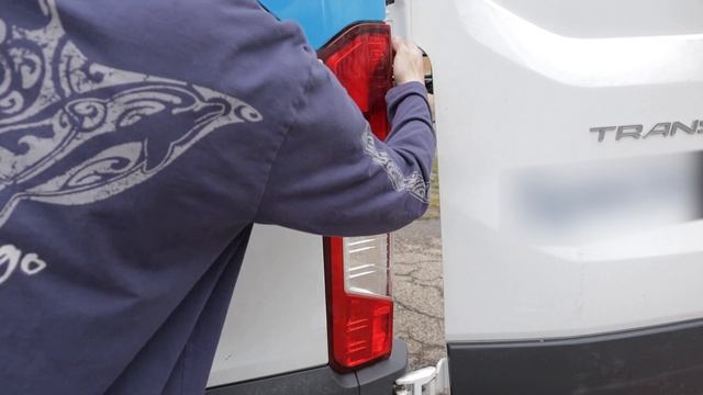HOW TO REPLACE A FORD TRANSIT REAR LIGHT смотреть онлайн