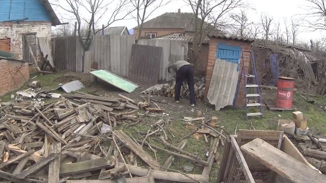 Уложили дрова \ Готовим огород \ Срезал виноград \ Сломался круг болгарки в руках. | Жизнь в деревн смотреть онлайн