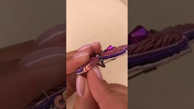 Обработка края броши ПАЙЕТКАМИ ??? #handmade #брошь #мкброшь #украшения #брошиназаказ #брошка смотреть онлайн