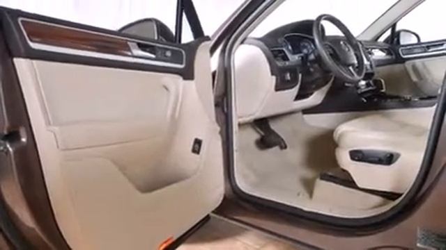 2012 Volkswagen Touareg Navigation Lux w/ Rear-View Camera смотреть онлайн