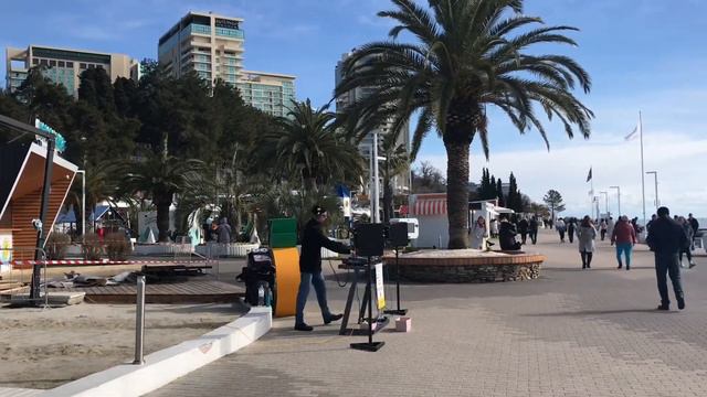 Живу дышу гуляю…в Сочи в феврале смотреть онлайн