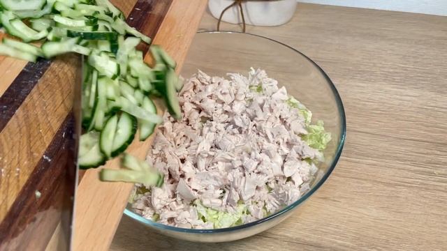 Всего 4 ингредиента! Салат с пекинской капустой и куриным филе. Просто, быстро и сытно смотреть онлайн