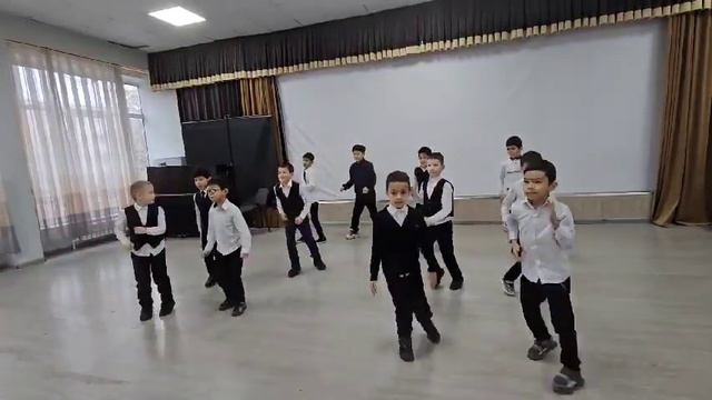 Репетиция детишек🎈🕺🏻🤸🏻♂️🎉 2б класса 31 школы 🏫 смотреть онлайн