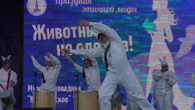Samba de Primeira - Выступление на Празднике "Животные - не одежда!" Коломенское, 04.10.2015 (2) смотреть онлайн