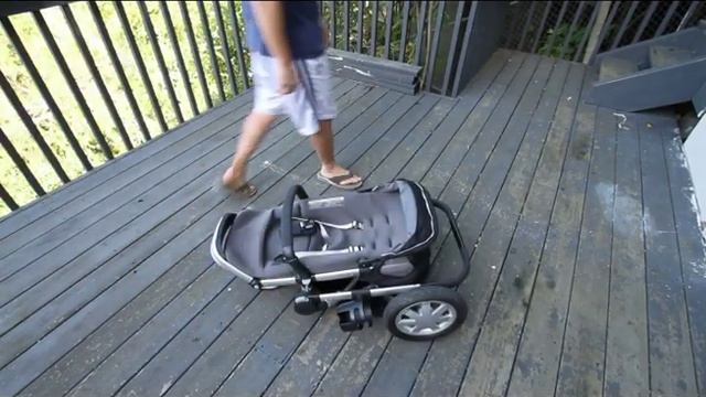 Opening and closing Quinny Buzz stroller смотреть онлайн