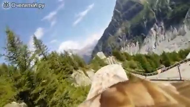 Земля глазами орлана, очень крутой вид Альп смотреть онлайн