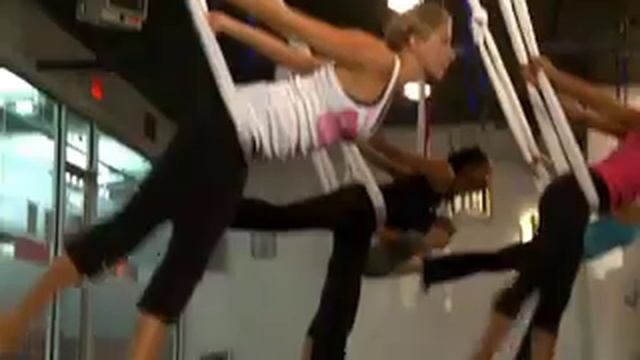 плоский с помощью антигравитационной йоги смотреть онлайн