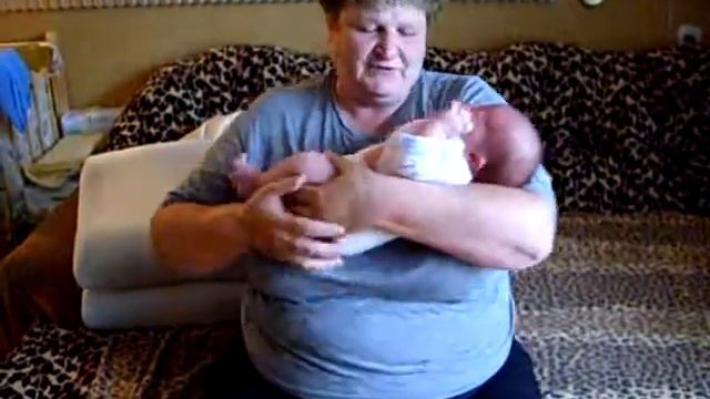 тётя люда приехала. ровно 1 мес..AVI смотреть онлайн