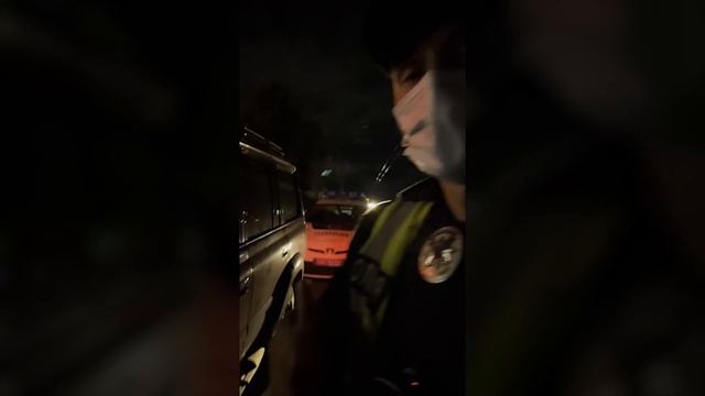 КАК ПРАВИЛЬНО ОБЩАТЬСЯ!!! ОСАДИЛИ ПОЛИЦИЮ ПО ЗАКОНУ!!! смотреть онлайн