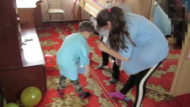 Смешной Челлендж с шариками\\Funny challenge with balls смотреть онлайн